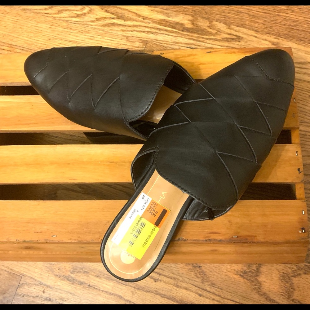 🎀 3/$15 Big Buddha shoes Size: 6